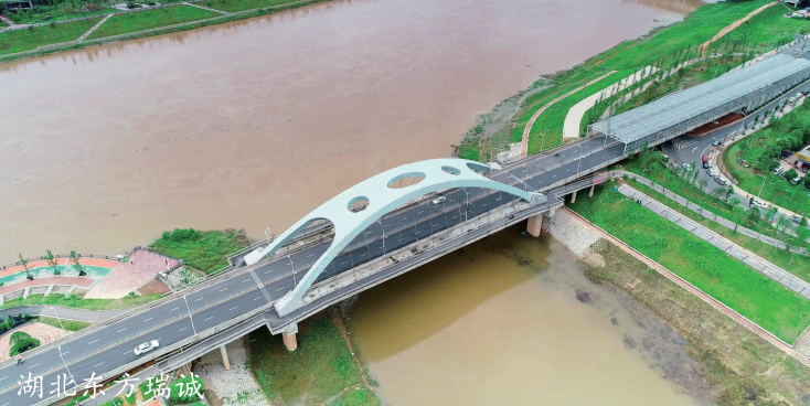 湖南长沙圭塘河大桥声屏障